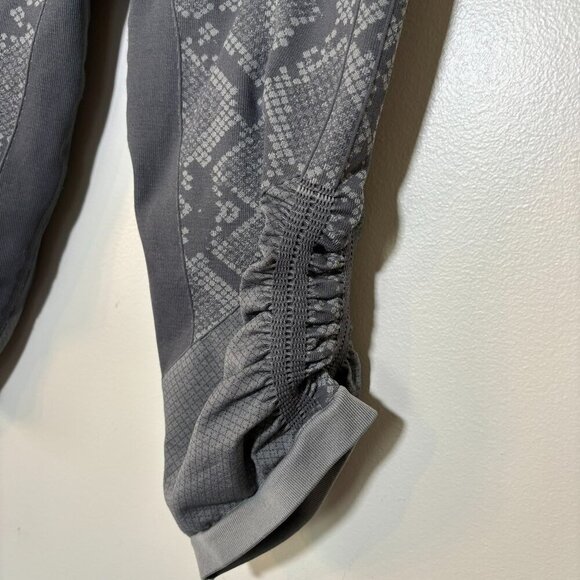 Lululemon In The Flow Ruched Crop Leggings Snake Print, Size 10 - Picture 6 of 10